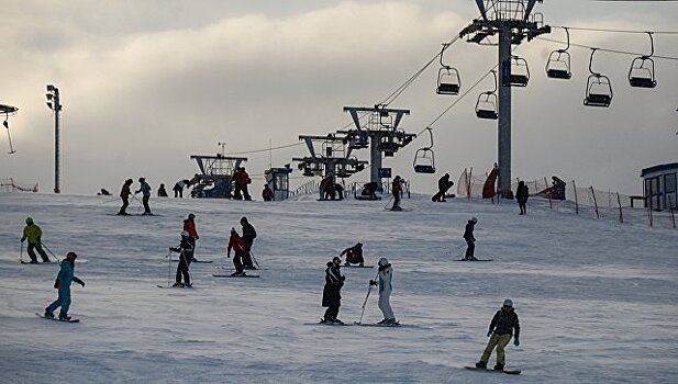 В Мурманской области пара сыграла свадьбу на горных лыжах