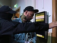 Суд разрешил Серебренникову ходить в театр