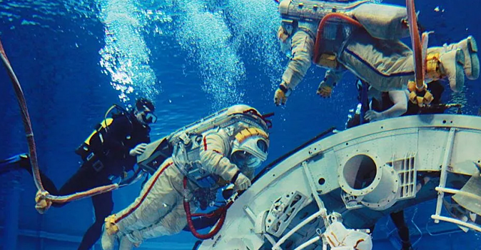 Космонавты приступят к испытаниям в гидролаборатории Звездного городка