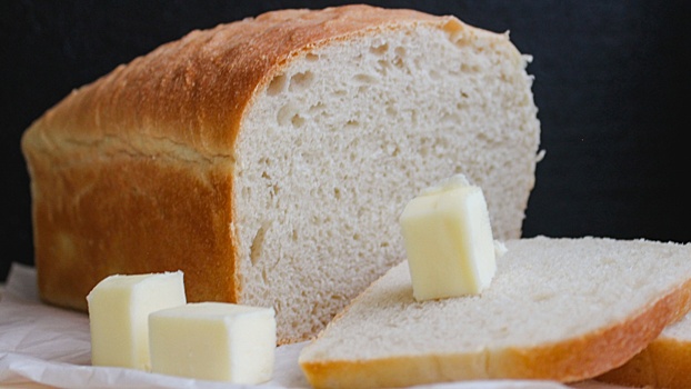 Врачи объяснили, чем опасен белый хлеб на завтрак