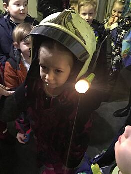 Воспитанники школы-интернета №30 познакомились с профессией огнеборца