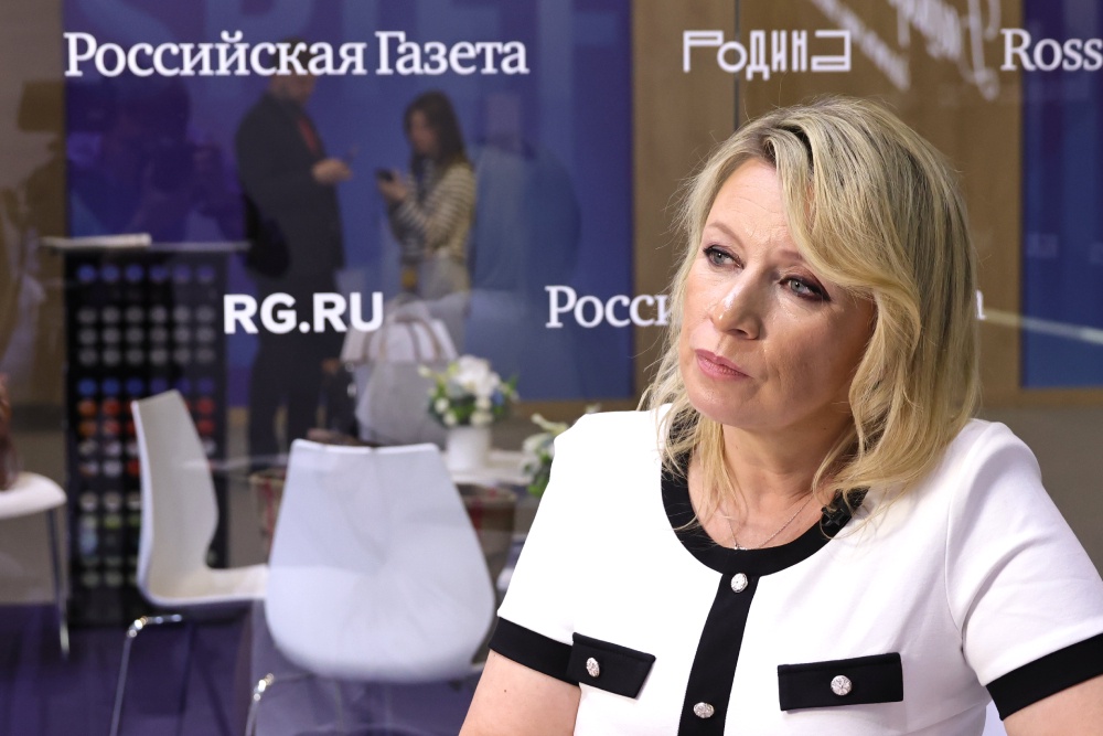 Захарова рассказала "РГ" о "хлестаковщине" Зеленского и ядерных рисках для ЕС