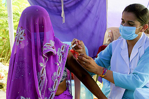В Индии более 1 млрд человек привились одной дозой вакцины
