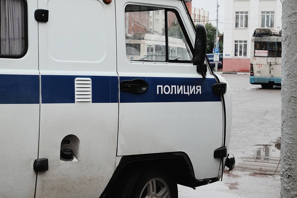 Неизвестный открыл стрельбу на улице в Ростовской области