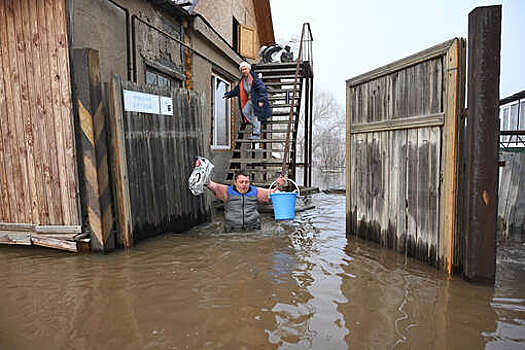Мэр Оренбурга Салмин: вода подошла близко к многоквартирным домам