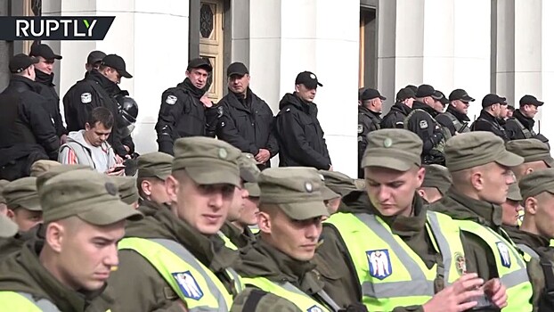Сторонники Саакашвили устроили массовый митинг у стен Верховной рады