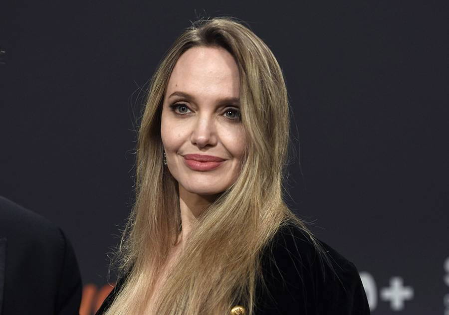 Анджелина Джоли вышла и напугала людей: «Почему веко не закрывается?»