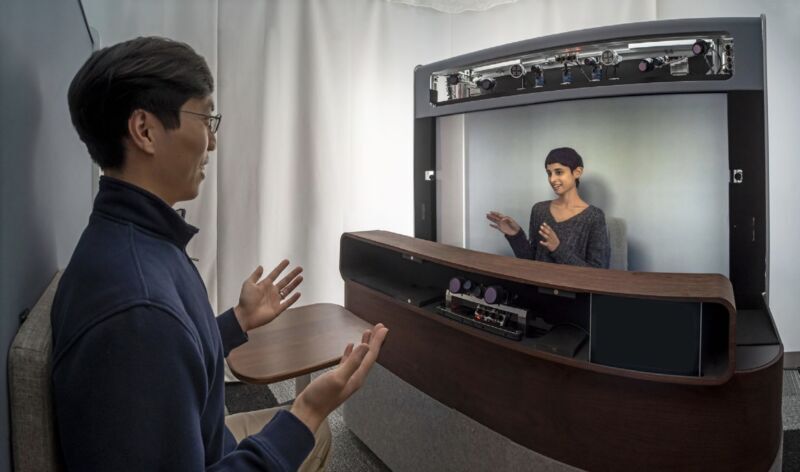 Google начал тесты кабинки для 3D-видеозвонков. Да, как в фильмах