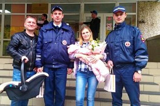 В Перми сотрудники ГИБДД приехали в роддом на выписку новорождённой девочки