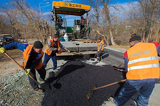 Почему жители Владивостока самостоятельно ремонтируют дороги