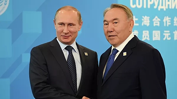 Путин обсудил с Назарбаевым его визит в Москву