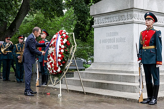 Нарышкин возложил венок к&nbsp;обелиску павшим в&nbsp;Первой мировой войне