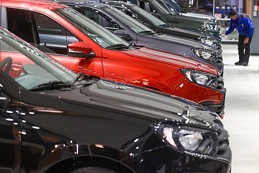 Минпромторг: продажи автомобилей в РФ в январе - феврале выросли на 64%