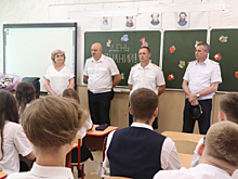 В Краснодаре транспортные полицейские открыли в школе полицейский класс