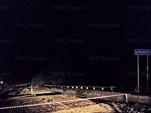 Оказавшиеся в изоляции жители поселка боятся голода из-за сломанного моста