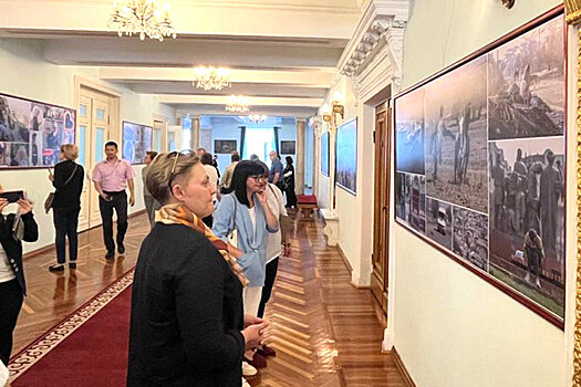 К юбилею Центральноазиатского представительства "РГ" в Бишкеке открылась фотовыставка