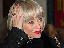 Нелепый наряд экс-солистки The Pussycat Dolls обругали в сети фразой «одевалась в темноте»