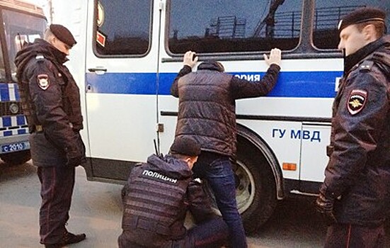 Продавца «Книги света» и «Славяно-Арийских Вед» задержали в центре Москвы