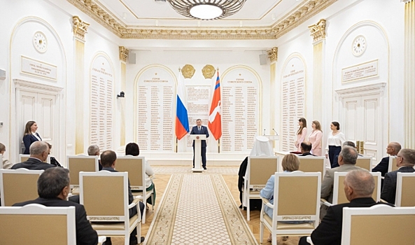 Андрей Бочаров впервые вручил орден Святого Александра Невского