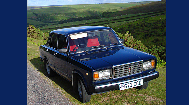 Школьный учитель в Великобритании собрал коллекцию машин СССР