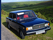 Школьный учитель в Великобритании собрал коллекцию машин СССР