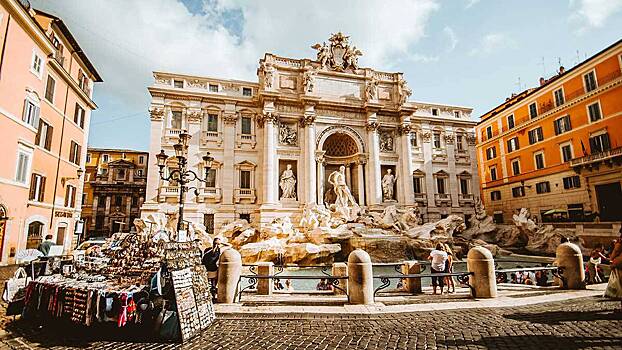 Туристы набросали в фонтан Треви в Риме рекордные 1,6 миллиона евро за 2023 год