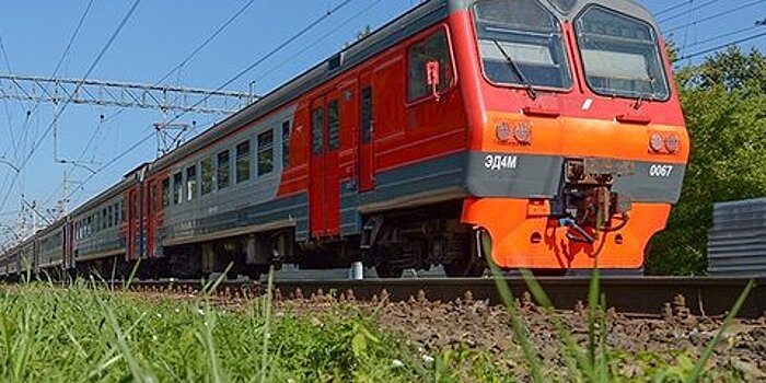 Молодой человек погиб под колесами электрички на перегоне Москва-Савеловская-Бескудниково