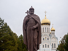 Шестиметровый памятник князю Владимиру открыли в Новосибирске