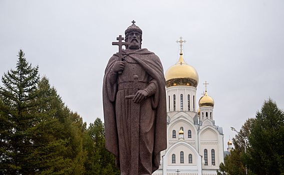 Шестиметровый памятник князю Владимиру открыли в Новосибирске