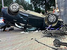 На Октябрьском проспекте в Кирове перевернулся «Ниссан Икстрейл»