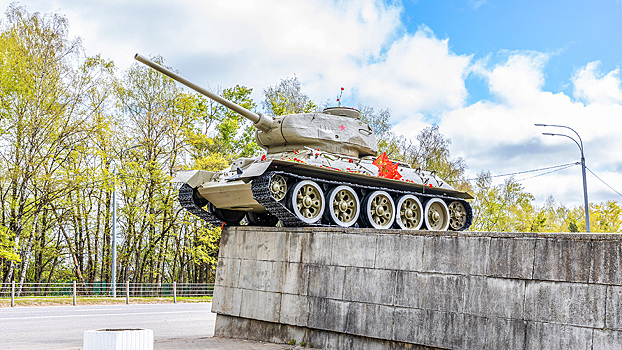 Военная техника Ленино-снегирёвского военно-исторического музея