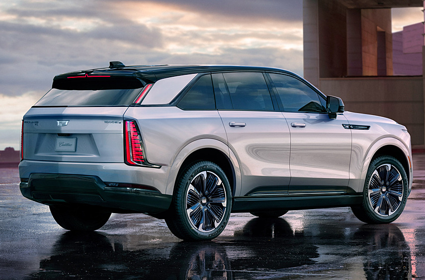 Кратковременная пиковая отдача — 761 лошадиная сила, а постоянная мощность составляет 687 сил. Тяговый аккумулятор ёмкостью 200 киловатт-часов обеспечит запас хода приблизительно 724 километра по стандарту EPA.