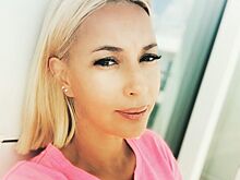 Лера Кудрявцева показала, как занимается плаванием с годовалой дочерью