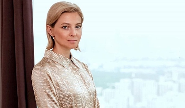 40-летняя депутат Госдумы Поклонская показала неоднозначную «наколку» на руке