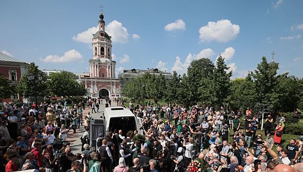 Аплодисменты мэтру: в Москве простились с Петром Мамоновым - ФОТО