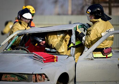 Из серьезного ДТП в Приморье деблокировали пострадавшего