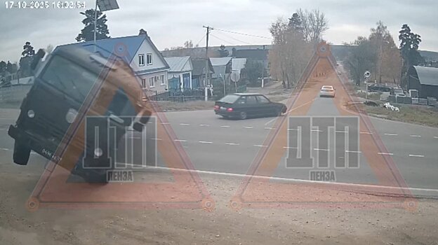 Появилось видео момента ДТП с грузовиком в Чаадаевке