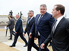 Медведев прибыл в Ставрополь, где проведет совещание по строительству в рамках нацпроектов