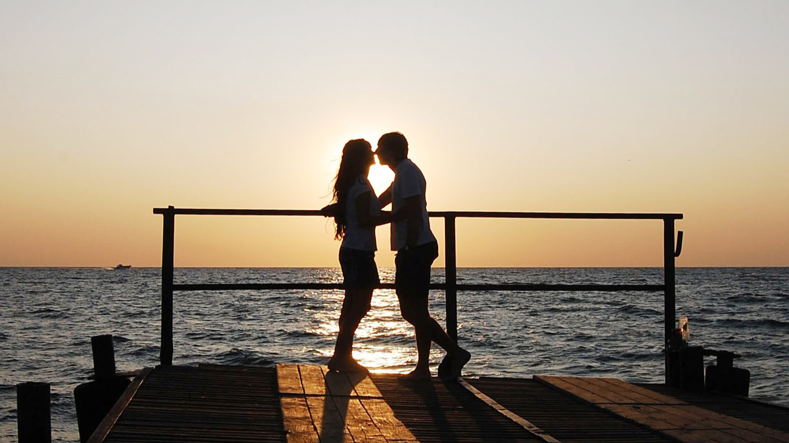 Почему измены чаще происходят в отпуске