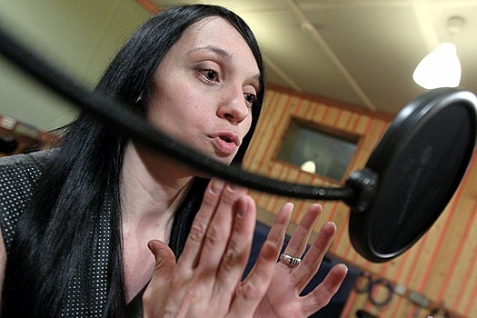 Видео: певица Мара первой из артистов посетила Авдеевку, выступив перед бойцами