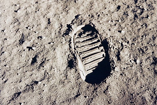 NASA ответило Кардашьян, которая усомнилась в высадке американцев на Луну