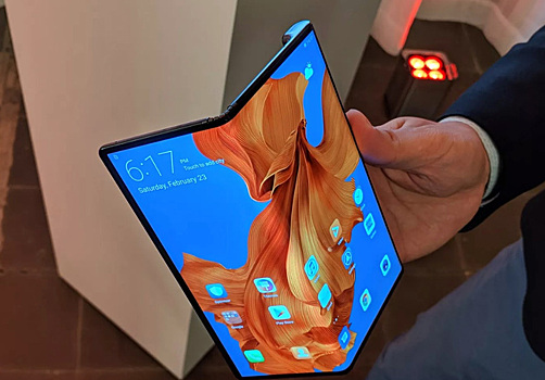 Складной смартфон Huawei ломается при попытке согнуть его на холоде