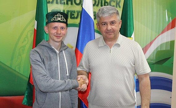 Путешественник Денис Бритвин, пересекающий всю Россию на самокате, посетил Зеленодольск