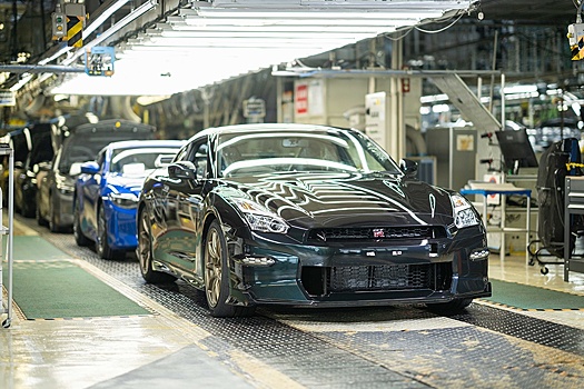 Последний Nissan GT-R прошел по конвейеру: суперкар сняли с производства