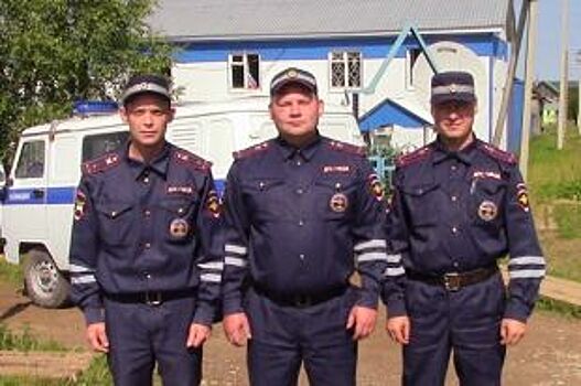 Инспекторы ГИБДД спасли на пожаре 20 человек