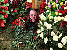 "АиФ": могилу сценариста Мережко посещают регулярно