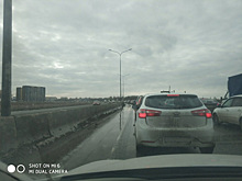 В Тюмени выстроились многокилометровые пробки