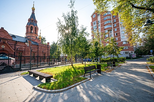 В Сокольниках обновили сквер возле Благовещенской церкви