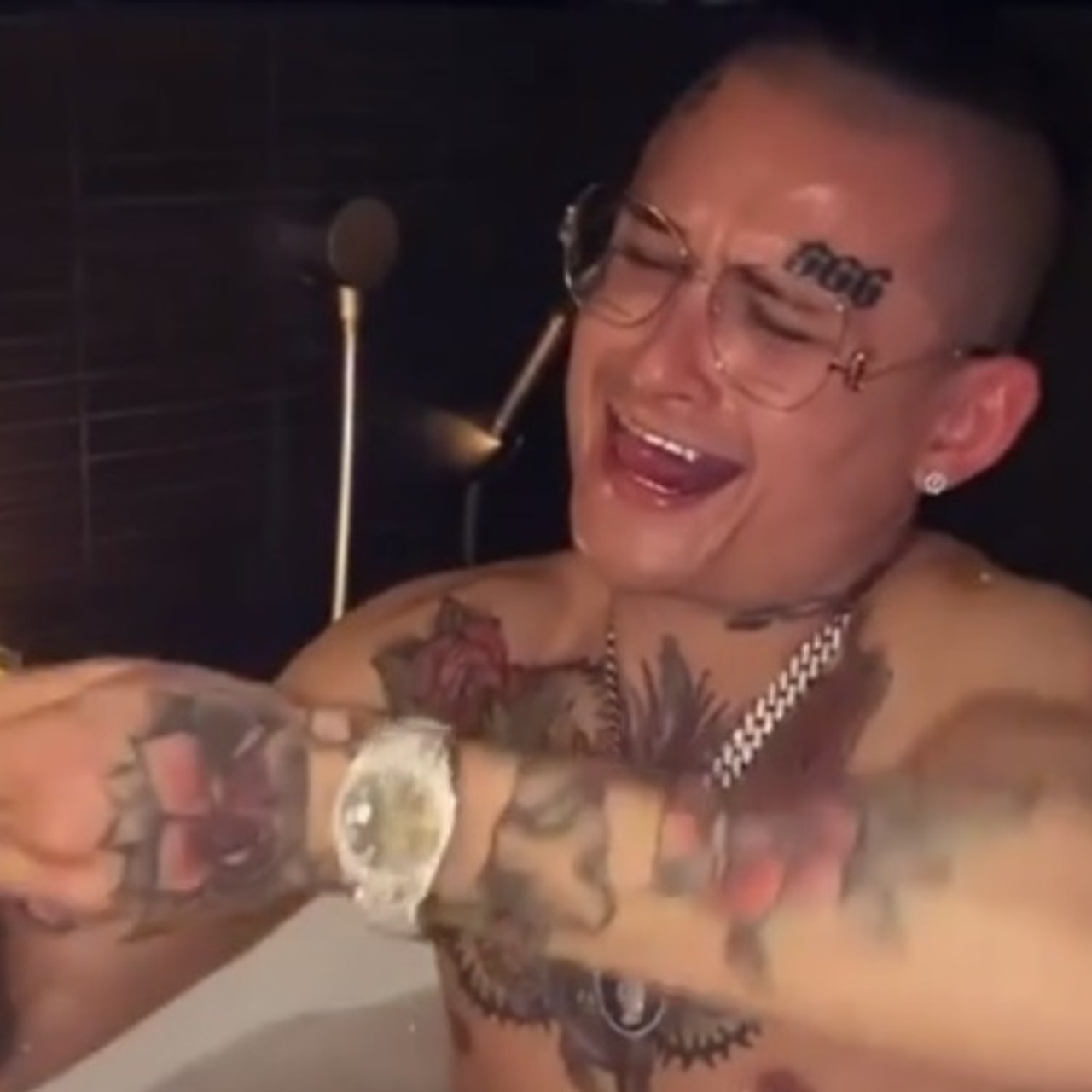 Татуировки моргенштерна. Морген хью хефнер. Моргенштерн 2021. Тату моргена. Моргенштерн баня.