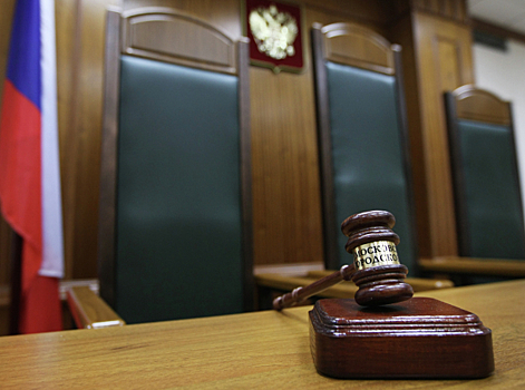 Суд в Москве арестовал мужчину за герб «Азова» на заставке мобильного